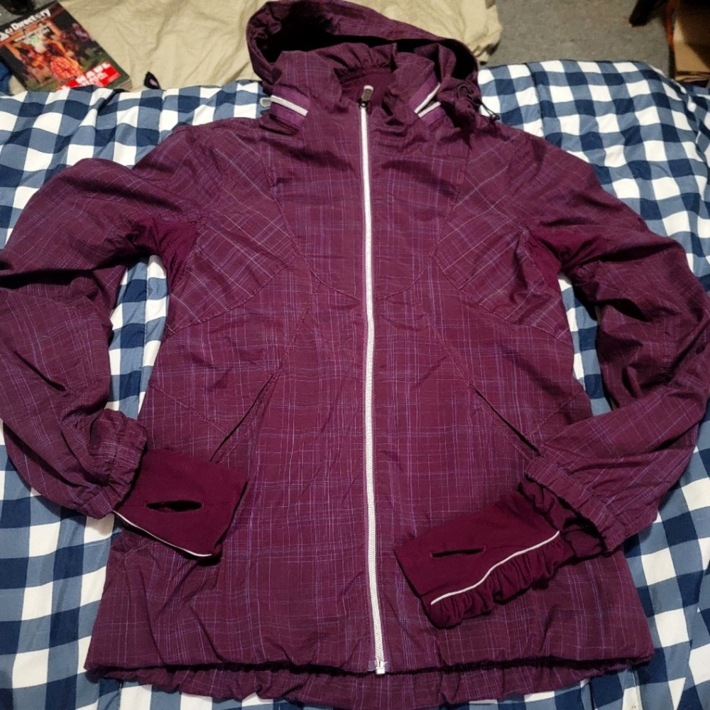 Lululemon run hustle jacket size 6 in plum